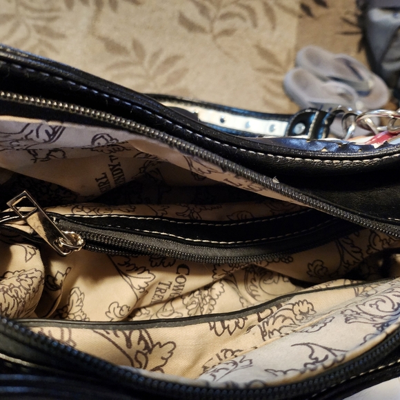 Stylish Red and White Shoulder Bag - Picture 4 of 4